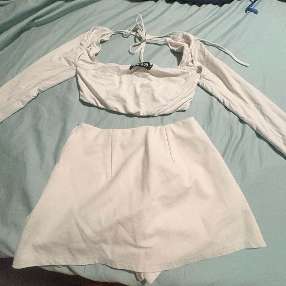 White Long-Sleeve Tie-Back Crop Top by